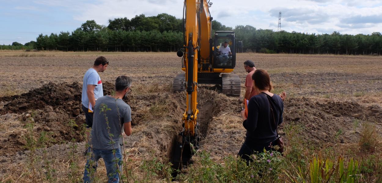 Démonstration de matériels techniques sur la restauration des mares