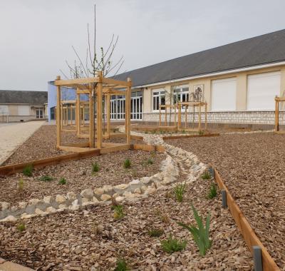 Visite de la cour d'école réaménagée de Saint-Ouen (41) | CAUE41