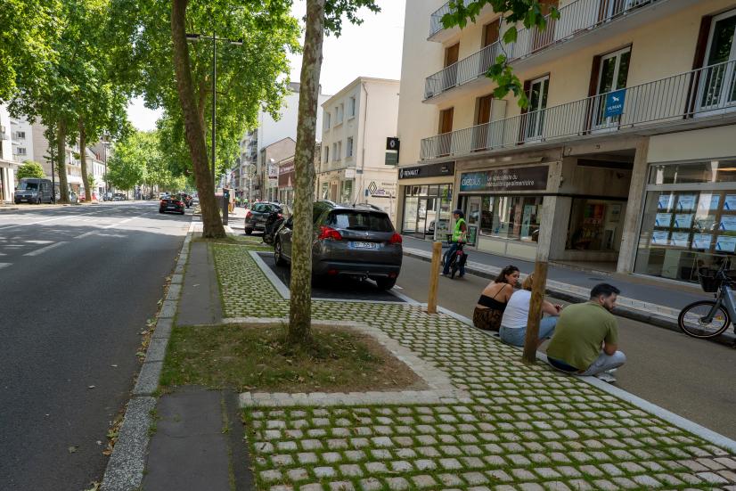 Exemple de désimperméabilisation de l'espace public @ Gilles LECUIR