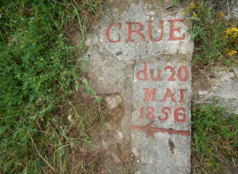 Repère de crues à Saint-Denis de l'Hôtel © Service de Prévention des crues Loire-Cher-Indre