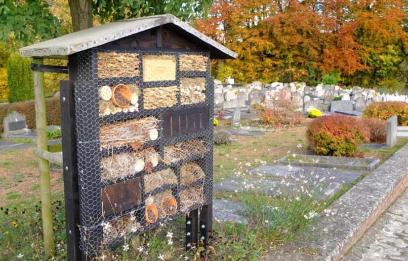 Hôtel à insectes au coeur du cimetière d’Ohain (Belgique) © Ville d’Ohain