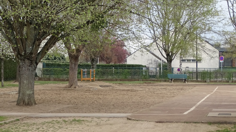 Cour d'école à Olivet © ARB CVL