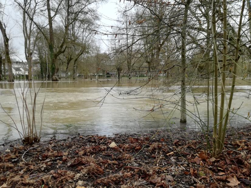 Rivière sortant de son lit © FNE CVL