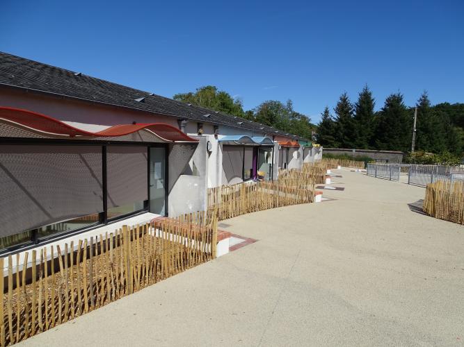 Cour d'école en cours de végétalisation © B. Virely ARB CVL