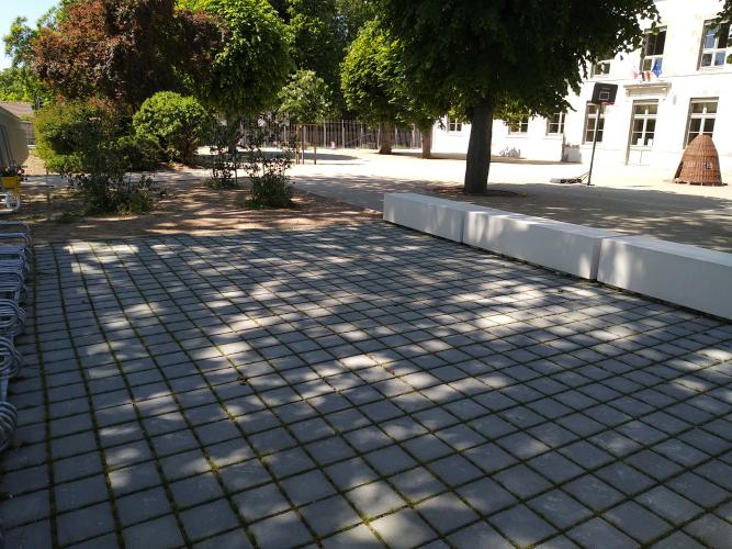 Pavage perméable à l'école élémentaire du Poutyl à Olivet (45) © ARB-CVL