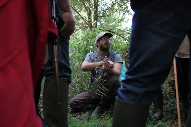 Florient explique les critères de reconnaissance d'un champignon - Julien MONDION (CBNBP)