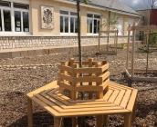 Mobilier en bois réalisé par le lycée professionnel © Mairie de Saint-Ouen